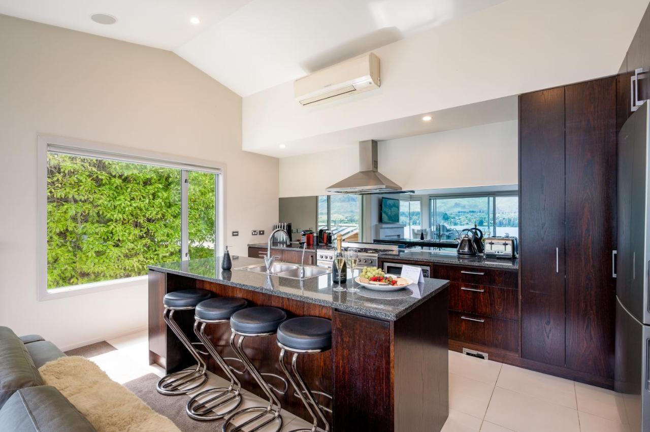Luxury Lakeview Vista Apartment Уанака Екстериор снимка