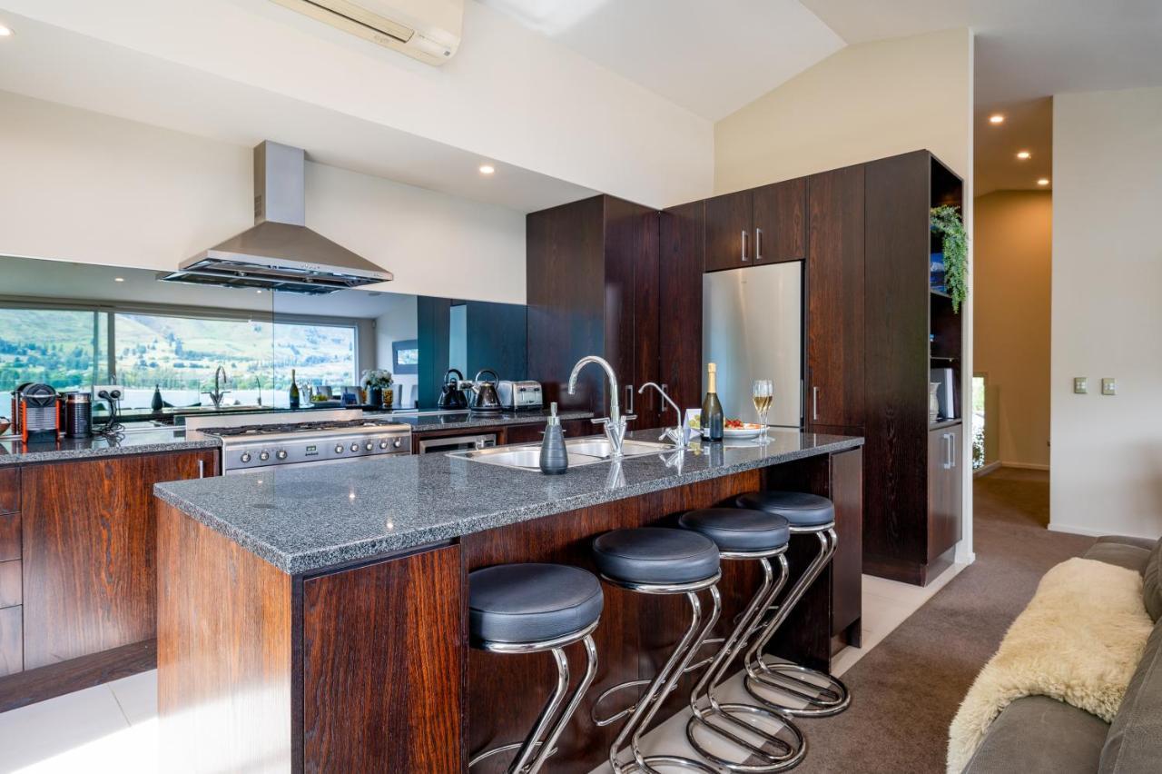 Luxury Lakeview Vista Apartment Уанака Екстериор снимка