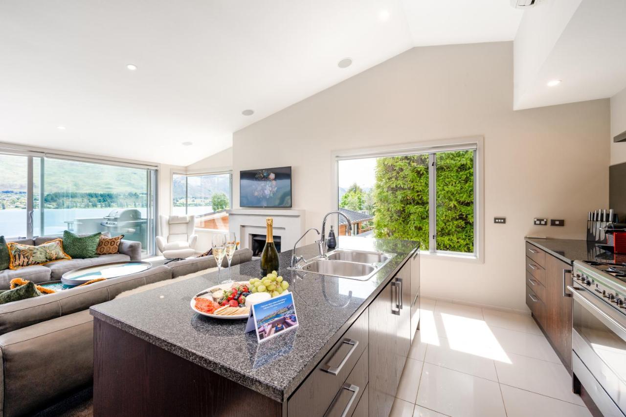 Luxury Lakeview Vista Apartment Уанака Екстериор снимка